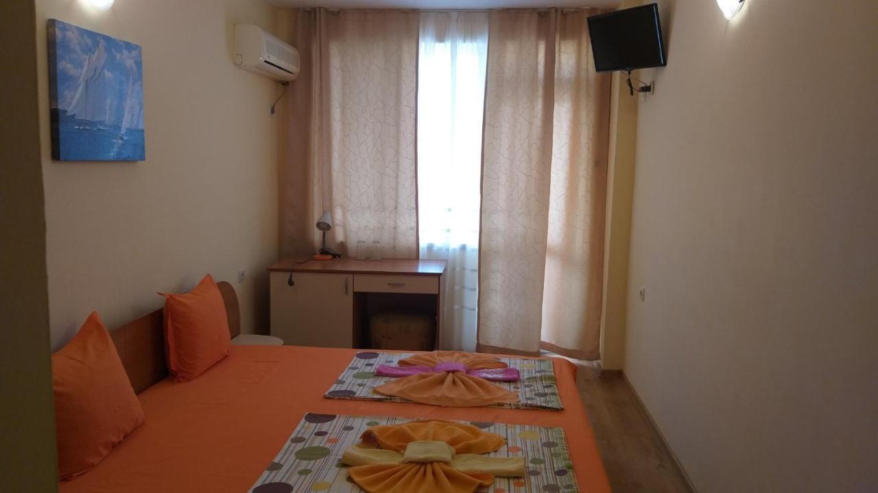 Ivanovi Guest House Primorsko Exterior photo